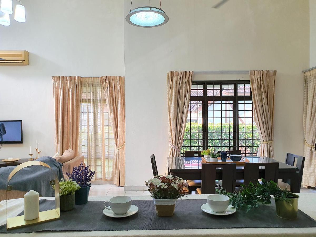 Melaka Afamosa Villa With Private Pool For 10 Pax Alor Gajah Luaran gambar