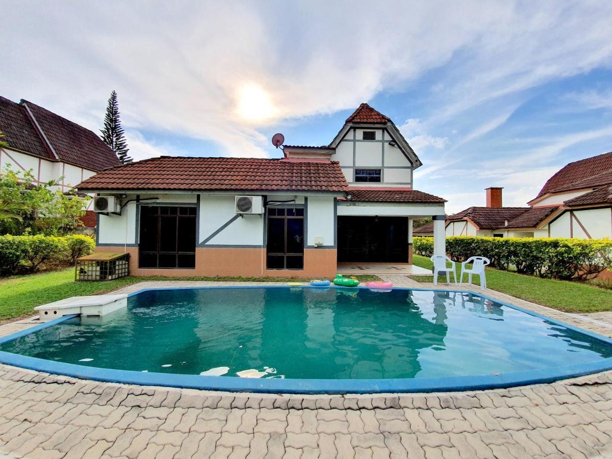 Melaka Afamosa Villa With Private Pool For 10 Pax Alor Gajah Luaran gambar