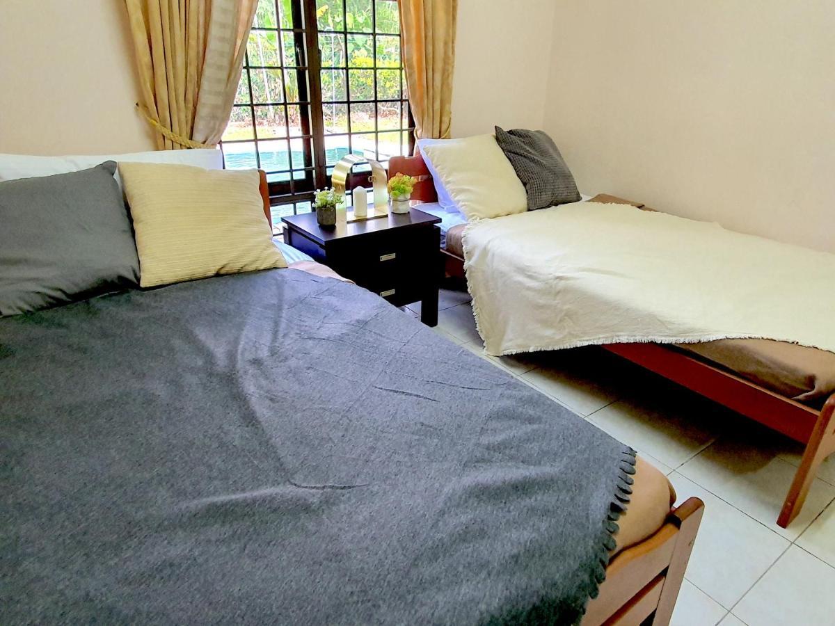 Melaka Afamosa Villa With Private Pool For 10 Pax Alor Gajah Luaran gambar