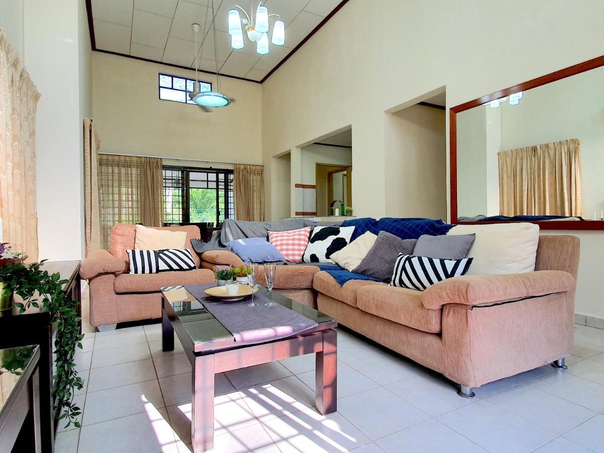 Melaka Afamosa Villa With Private Pool For 10 Pax Alor Gajah Luaran gambar